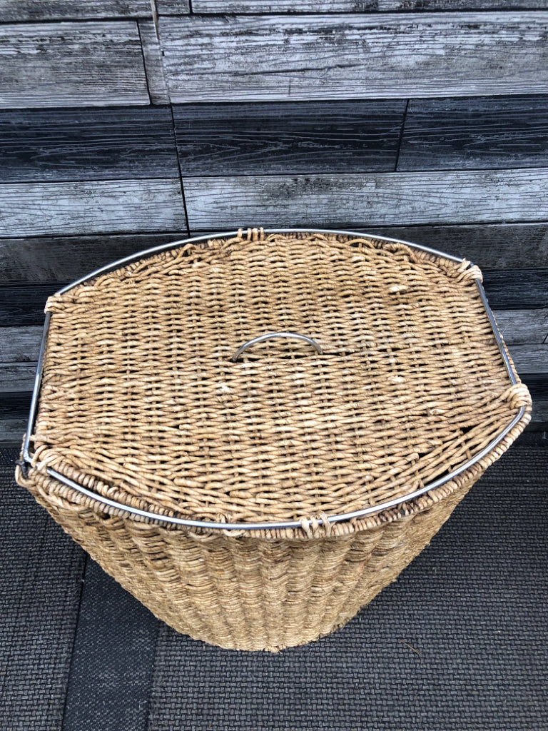 BROWN WICKER LAUNDRY BASKET W/METAL HANDLE.