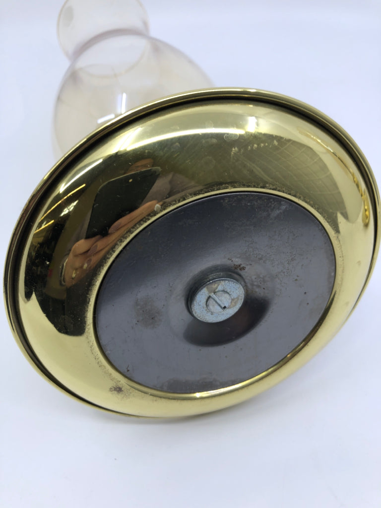 2 BRASS TAPER CANDLE HOLDER W IRIDESCENT.