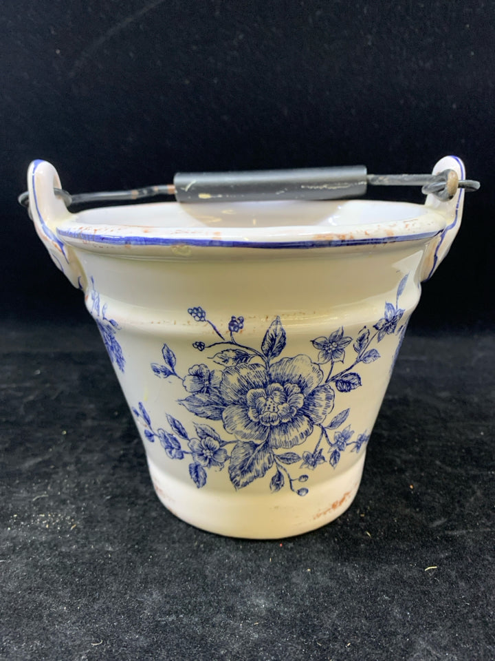 CERAMIC WHITE BLUE FLORAL PLANTER W/ HANDLE.