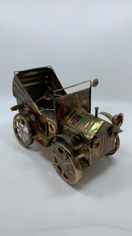 VTG COPPER CAR CANDLE HOLDER.