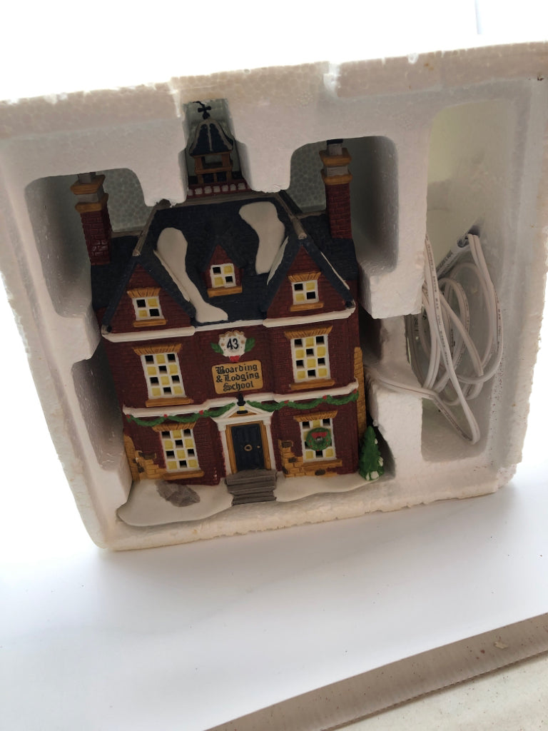 BOARDING & LODGING SCHOOL - DICKENS VILLAGE W/BOX.
