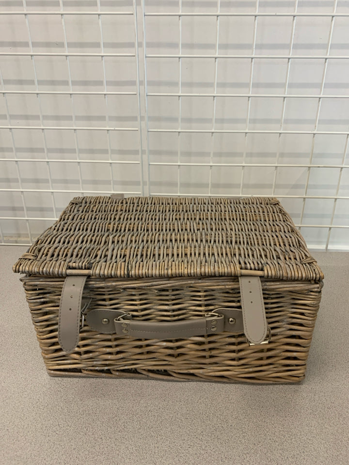 GREY WICKER PICNIC BASKET W/SVC FOR 2.