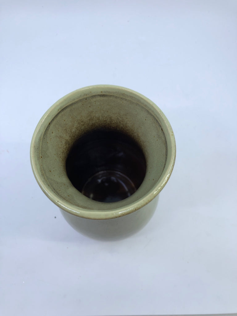 TAN POTTERY VASE.
