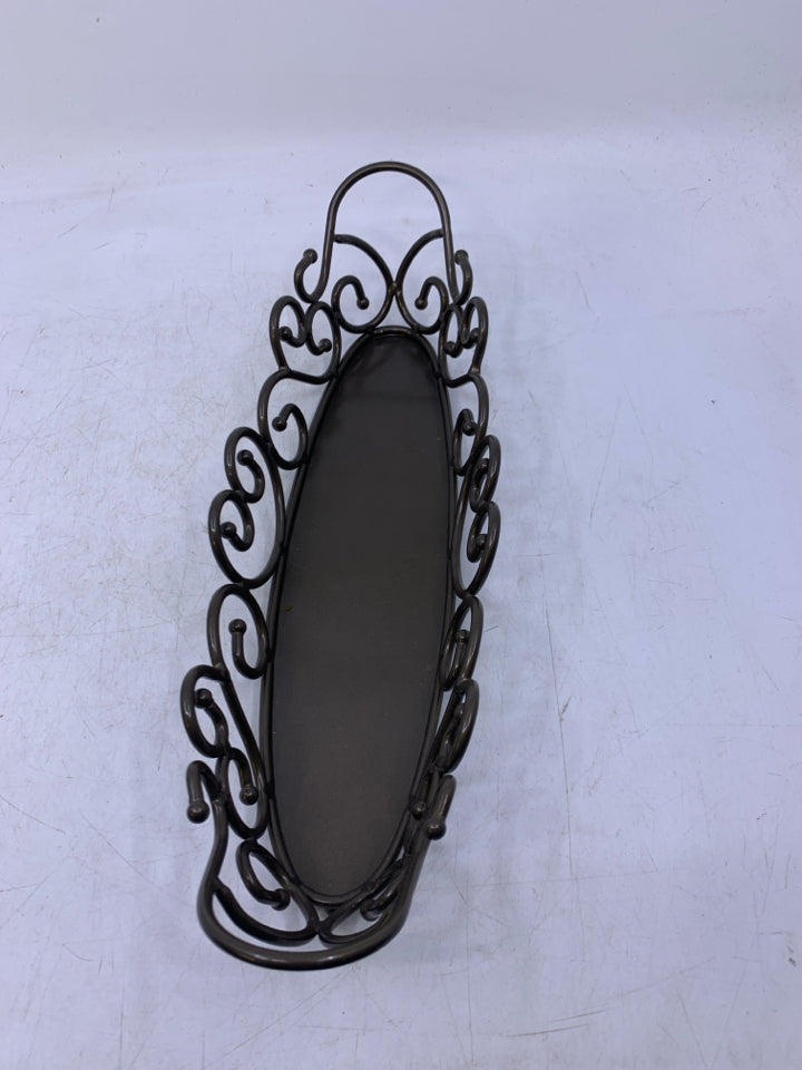 SMALL METAL OVAL SERVER.