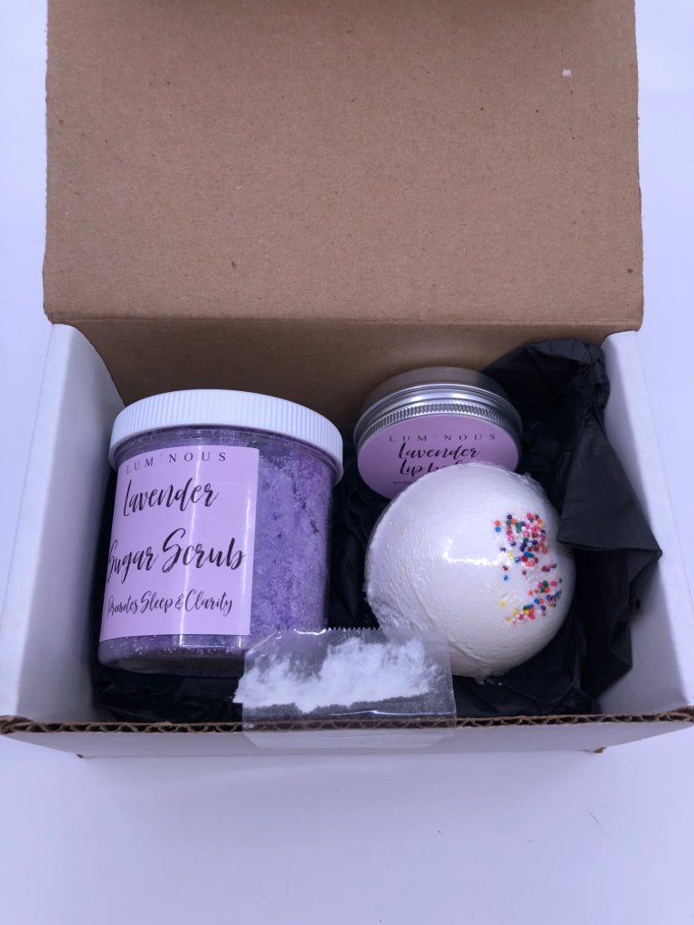 NIB LAVENDER 3PC AROMATIC BOX.