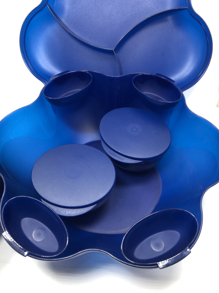 11PC BLUE TUPPERWARE CHIP N'DIP SERVING SET W/4 BOWLS.