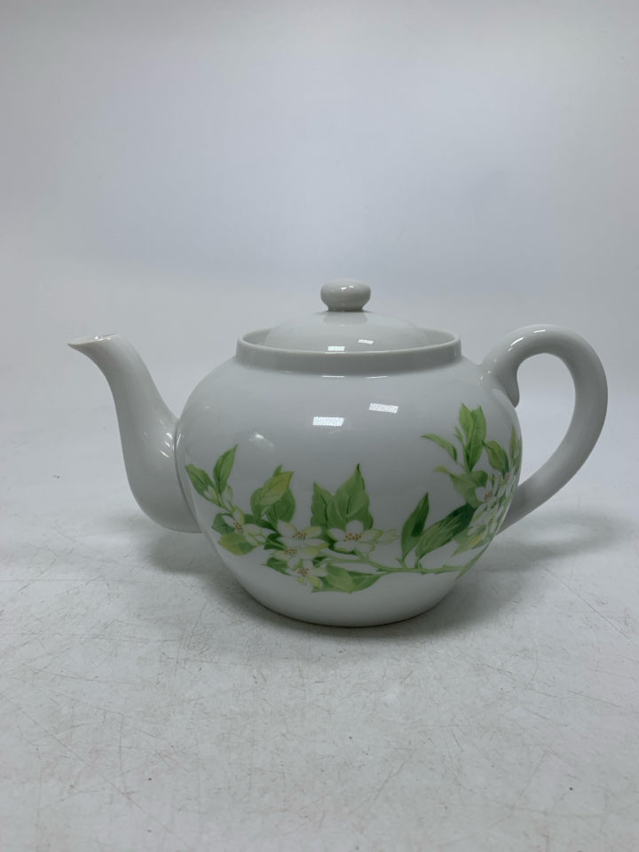 WHITE FLOWERS W/ LEAVES TUSCANY TEA POT.
