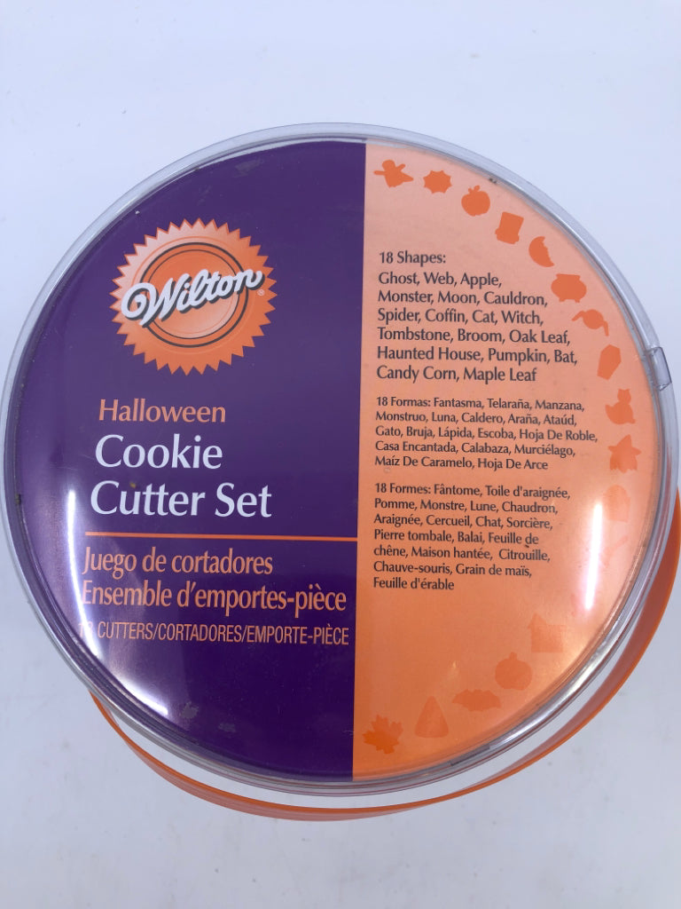 NIP WILTON HALLOWEEN COOKIE CUTTERS.