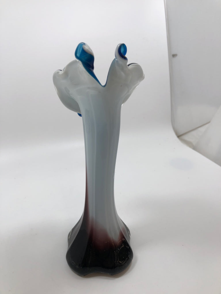 BLUE INTERIOR ART GLASS VASE.
