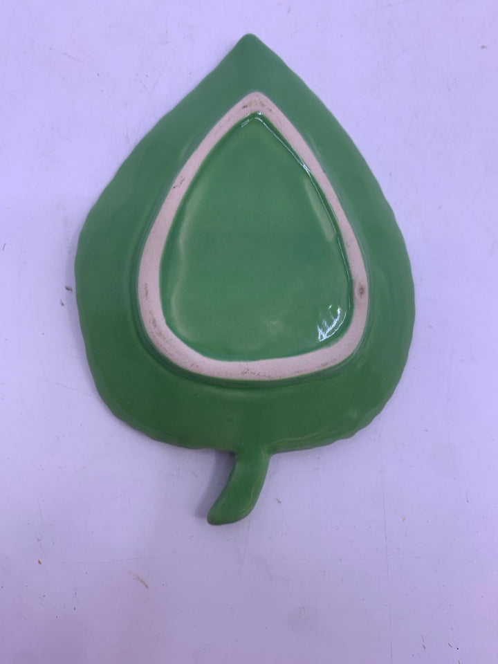 SMALL PALM LEAF TRINKET DISH.