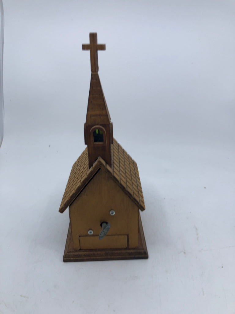 VTG WOOD CHAPEL MUSIC BOX.