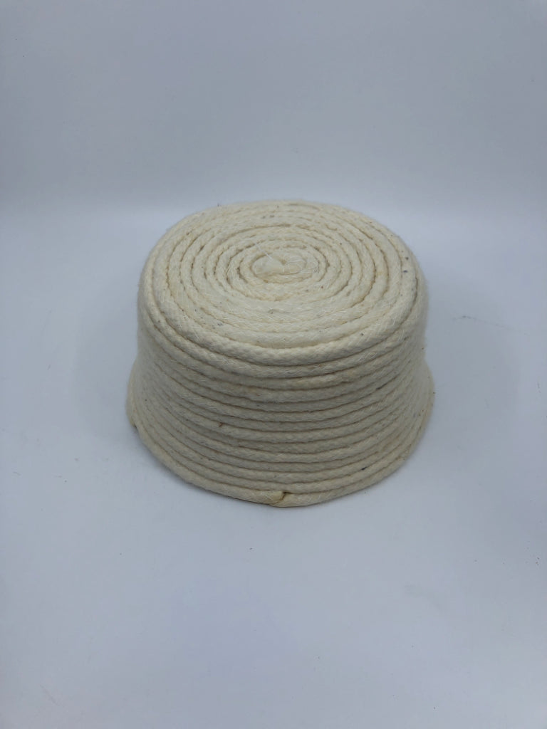 WHITE FABRIC BASKET W METAL MESH LINER.