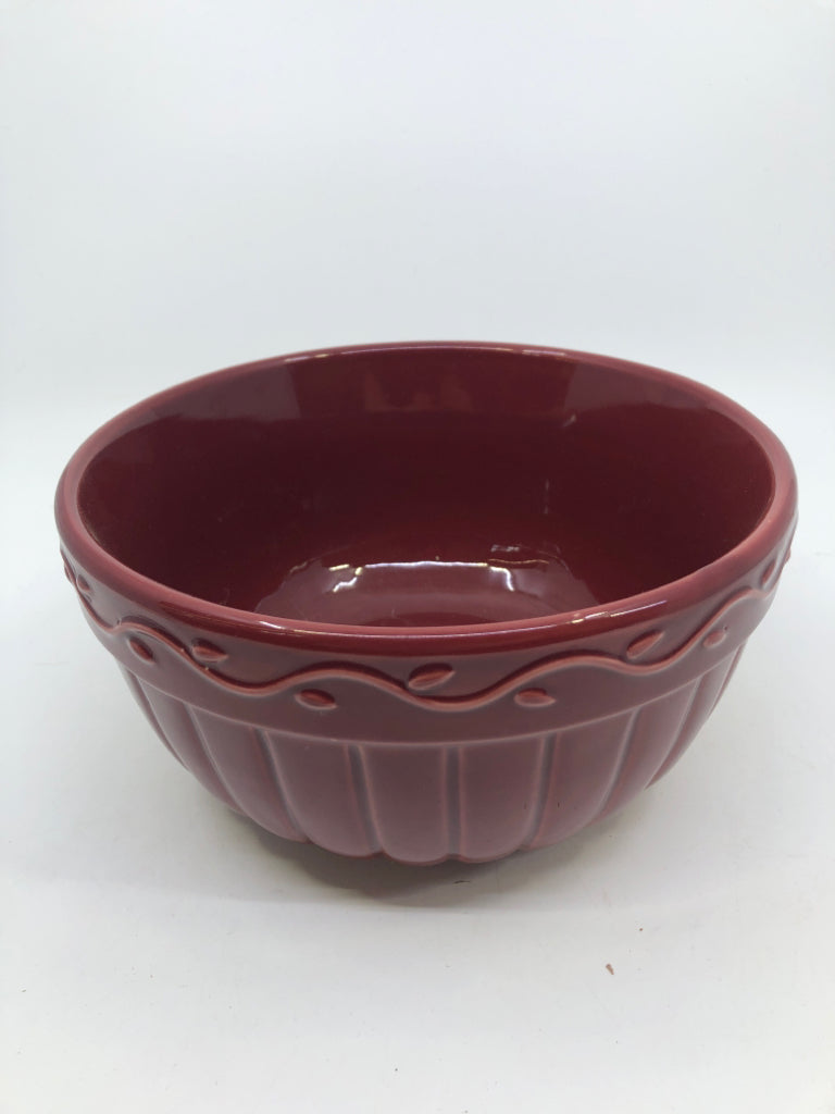 2 TIER RED MIXING BOWL SET IN BLACK METAL STAND.