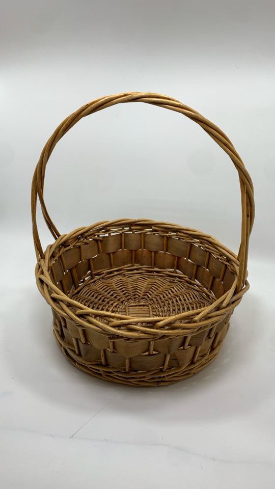 2-TONED WOOD WOVEN BASKET.