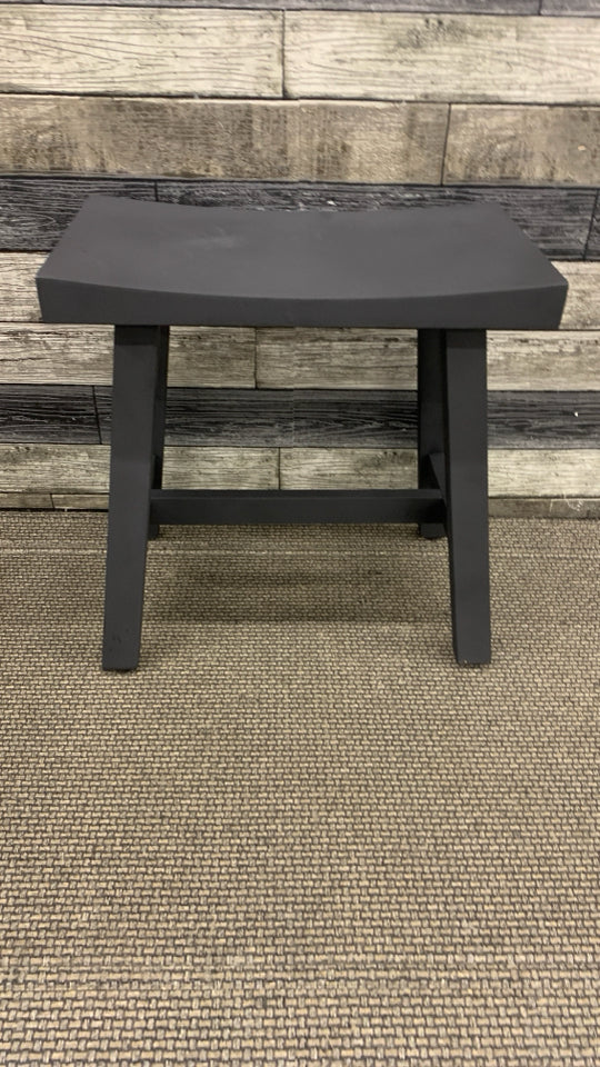 MATTE BLACK STOOL.