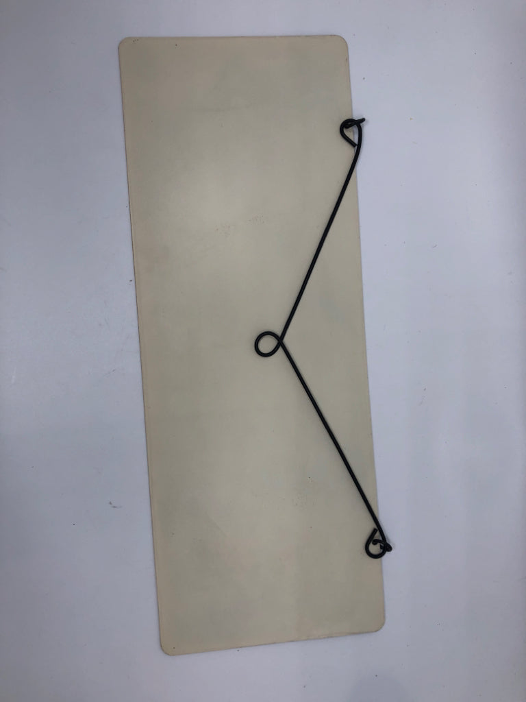 LAUNDRY ROOM METAL SIGN.