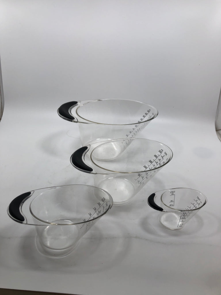 4PC PLASTIC MEASURING CUPS.