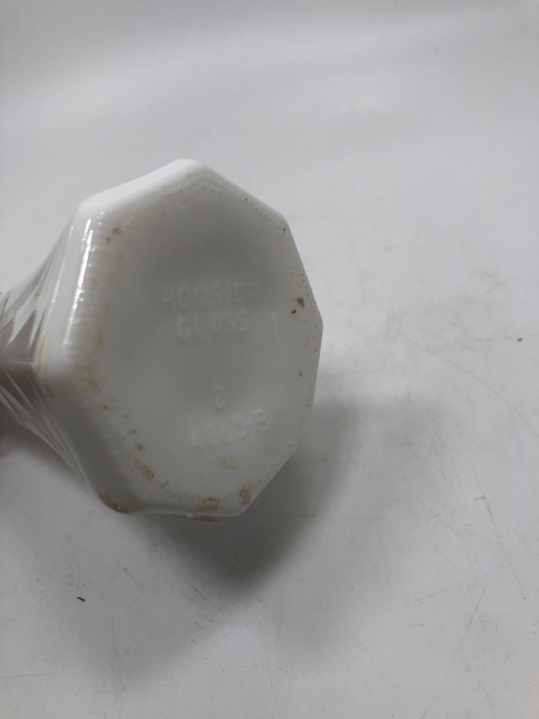 WHITE MILK GLASS BUD VASE.