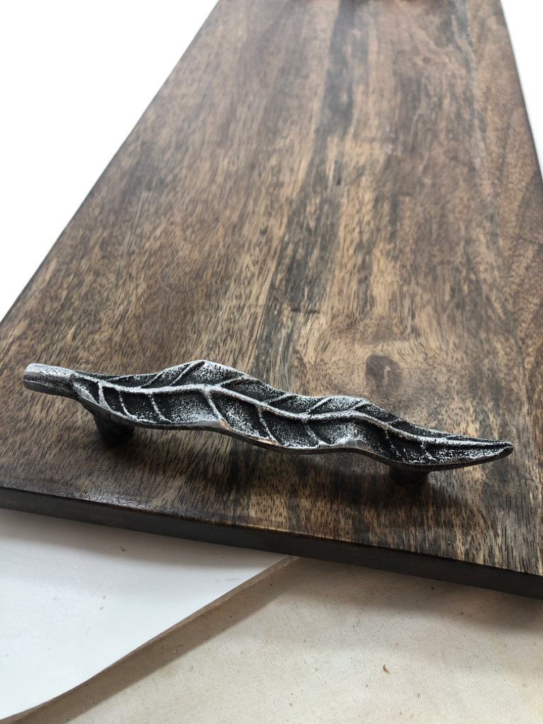 RUSTIC DISPLAY TRAY W/METAL LEAVES.