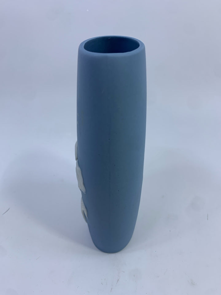 VTG BLUE W/WHITE FLOWERS VASE.