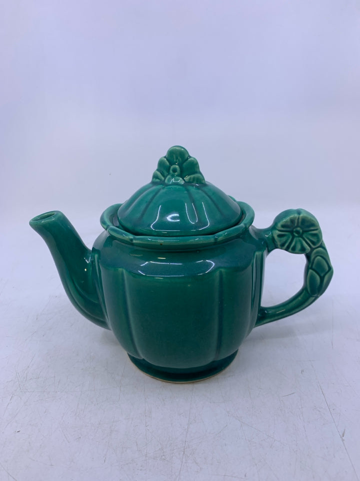 VTG POTTERY GREEN TURQUOISE.