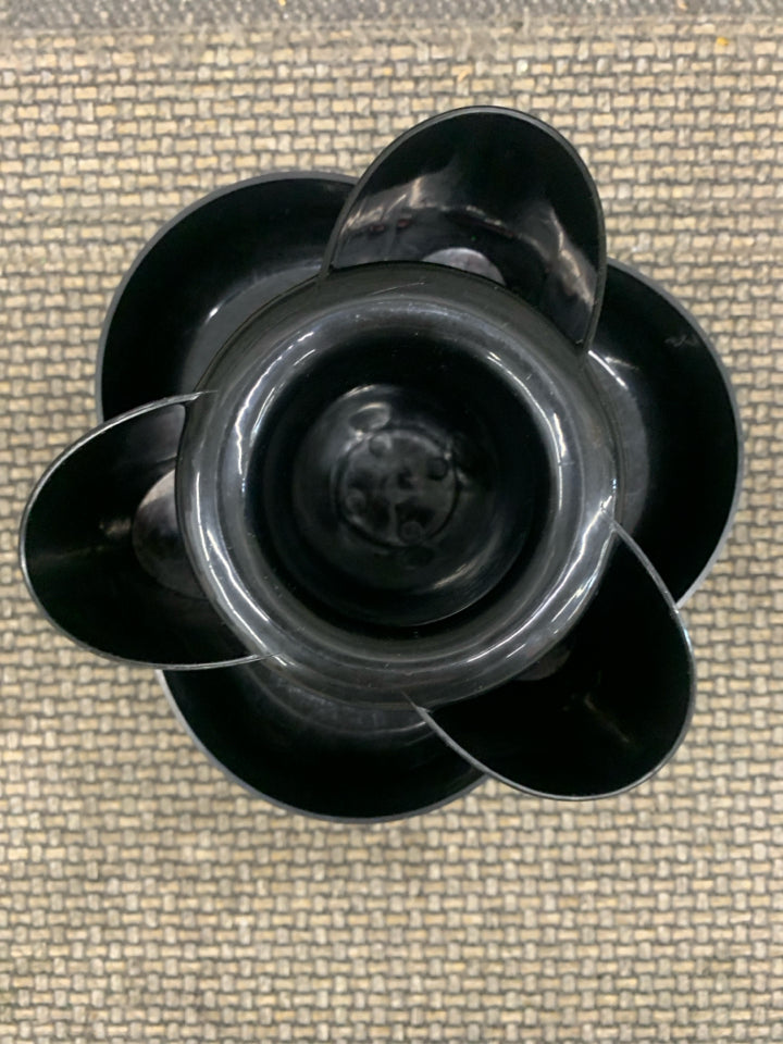 BLACK DESK DECOR.
