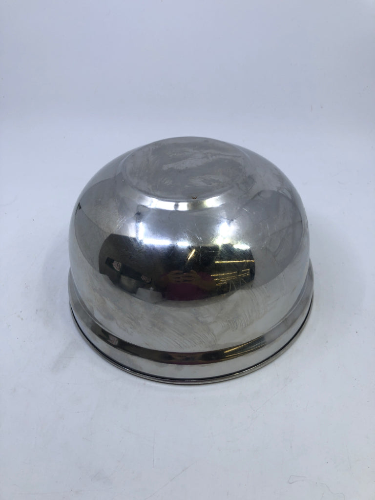 STAINLESS STEEL MEASURING MIXING BOWL.
