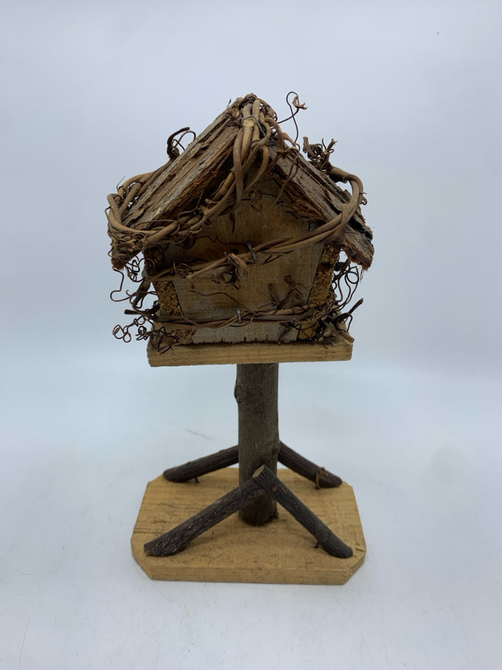 SM WOODEN BIRD HOUSE DECOR.