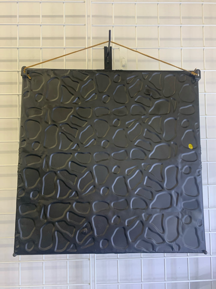 SQUARE BRONZE METAL W/PALM LEAF WALL HANGING.