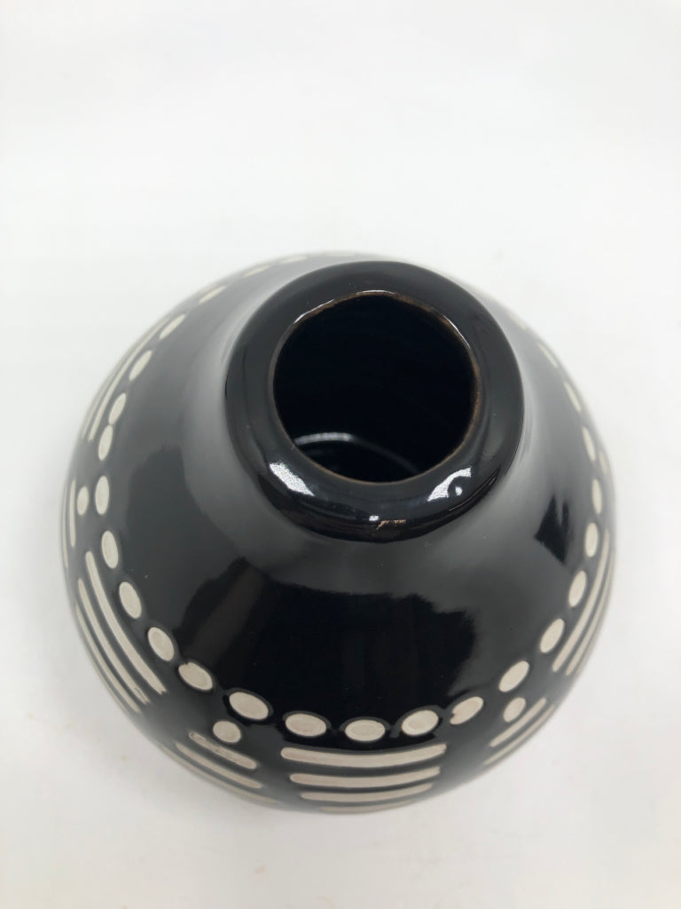 BLACK GLAZED VASE W/WHITE LINES/DOTS.