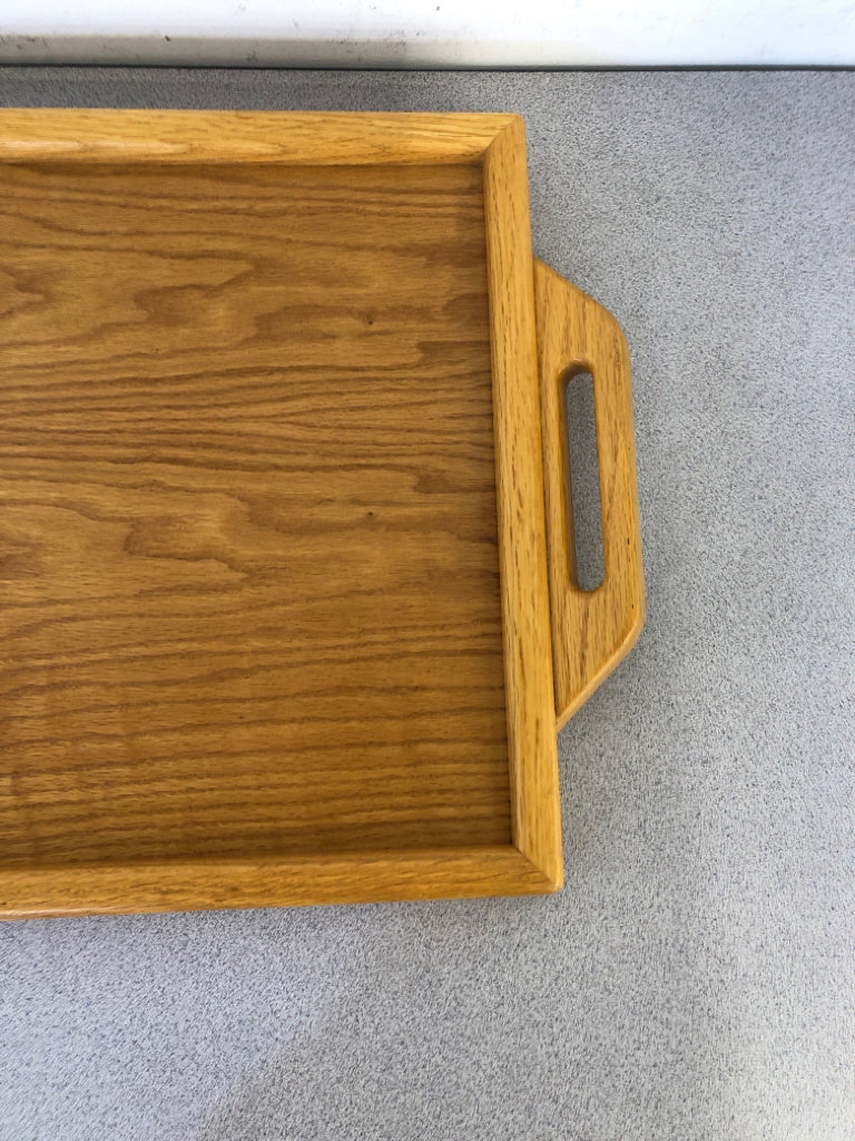 LARGE BLONDE WOOD TRAY.
