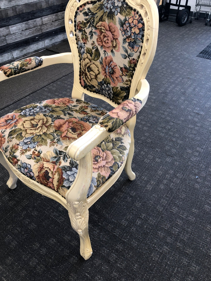 CREAM AND FLORAL UPHOLSTERED ACCENT CHAIR.