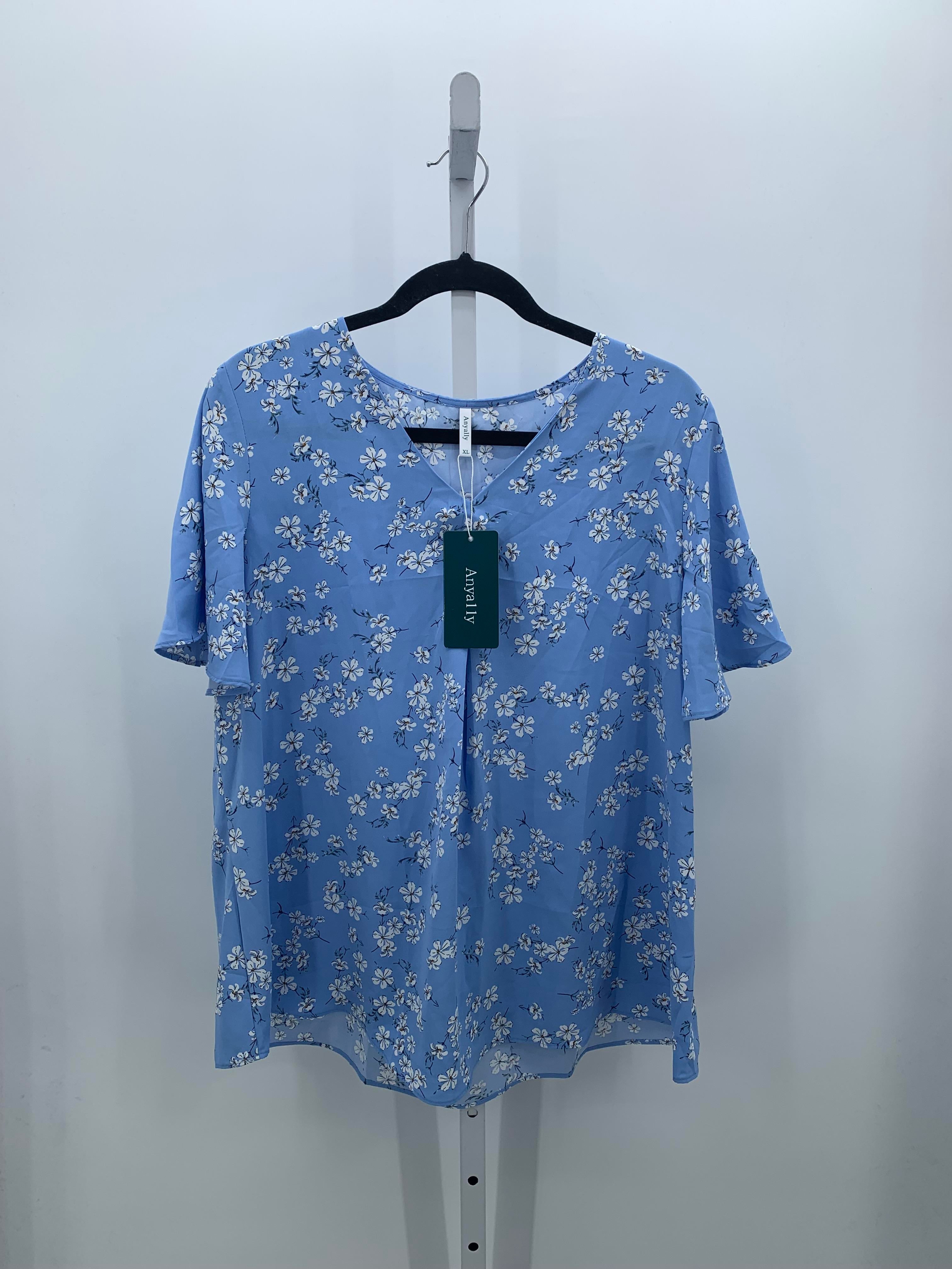 Size Extra Large Misses Short Sleeve Shirt