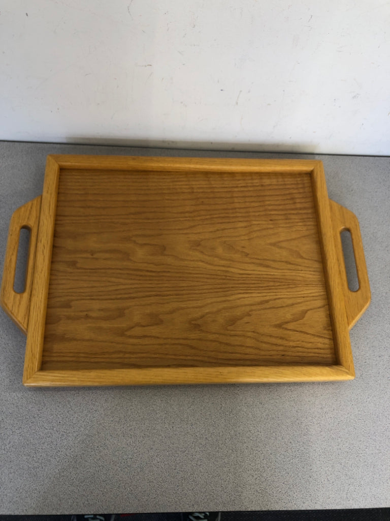 LARGE BLONDE WOOD TRAY.
