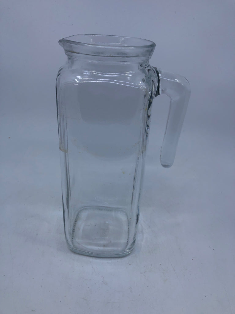 CLEAR GLASS PITCHER.