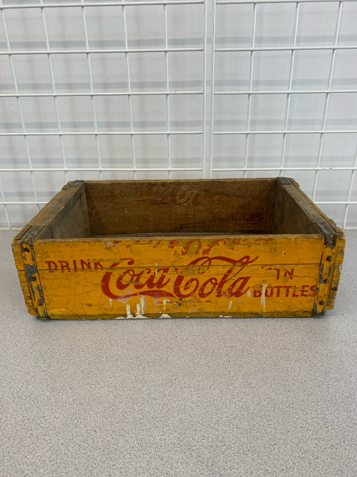 VTG ORANGE COCA COLA CRATE.