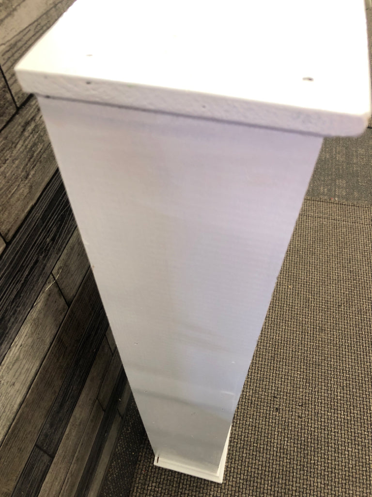 WHITE PAINTED SMALL BOOK SHELF.