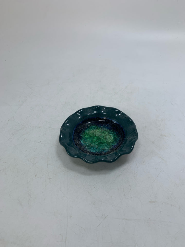 MINI GREEN W/ CRYSTAL CENTER EARRING CATCH BOWL RUFFLED EDGE.