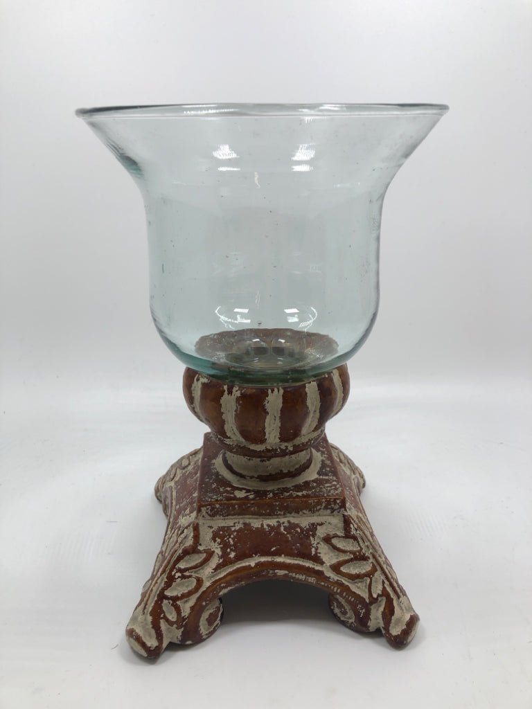 WHITE WASHED WOOD BASE W/GLASS CANDLE HOLDER.