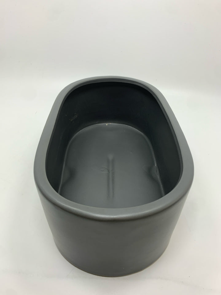 OVAL GREY CERAMIC PLANTER.