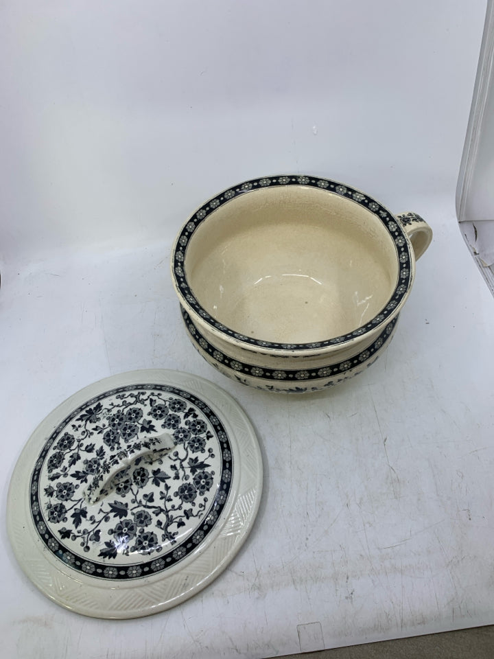 VTG IVORY W/ BLACK FLORAL CHAMBER POT W/ LID.