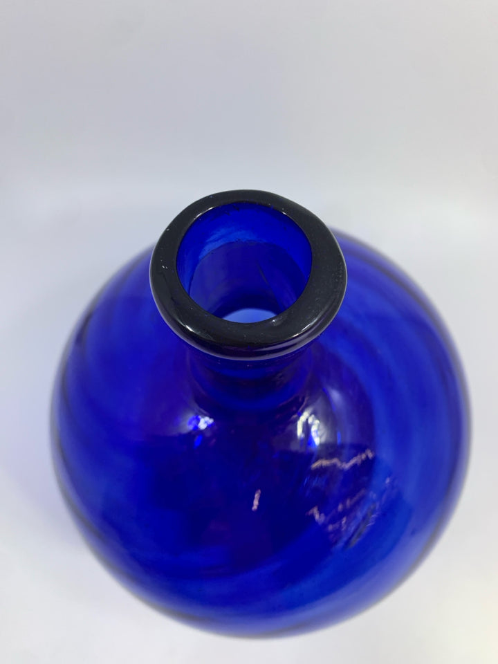 ROUND COBALT BLUE VASE.
