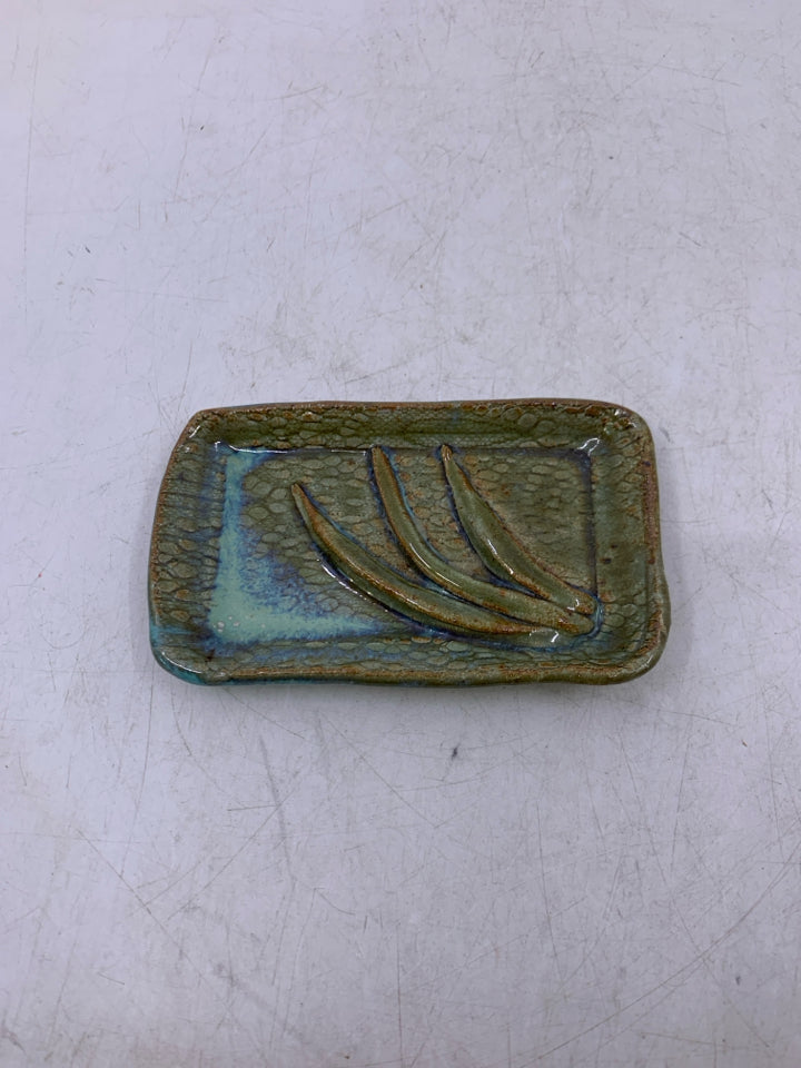 SMALL GREEN W/ EMBOSSED LINES SOAP DISH.