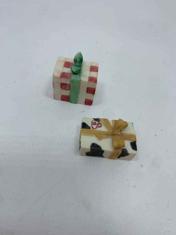 2 CHRISTMAS PRESENTS - MARY MOOMOOS FIGURE.