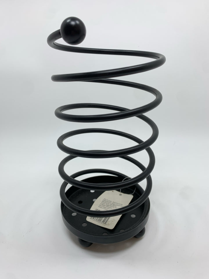BLACK METAL SPIRAL UTENSIL HOLDER.