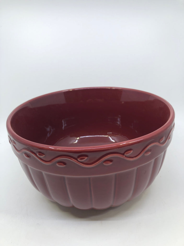 2 TIER RED MIXING BOWL SET IN BLACK METAL STAND.