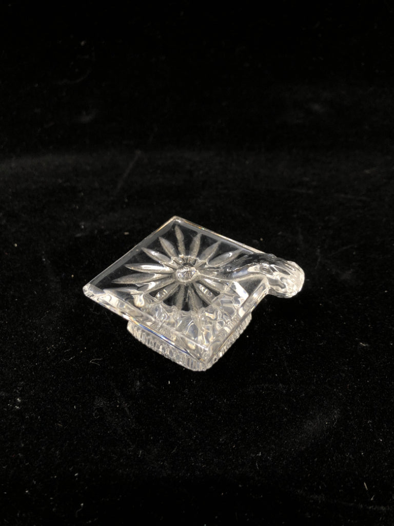 CRYSTAL GRADUATION CAP FIGURINE.