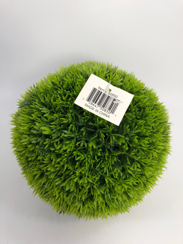 FAUX GREENERY GRASS BALL DECOR.