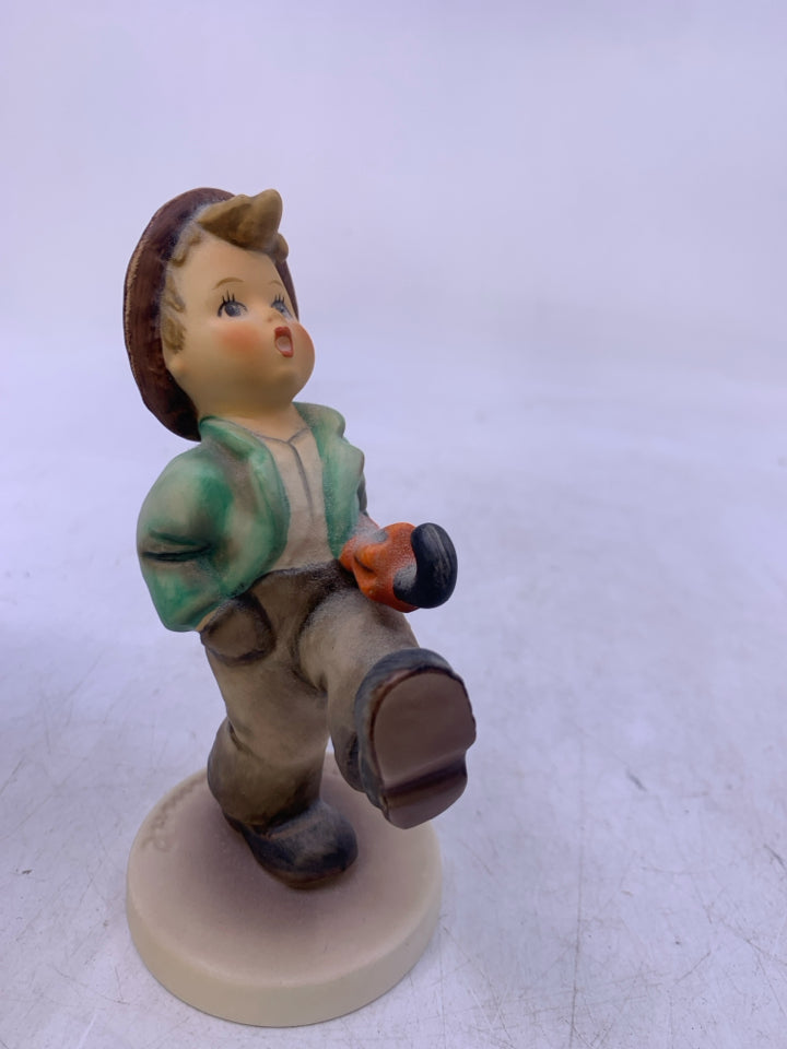 VTG HUMMEL HAPPY TRAVELER BOY W/ UMBRELLA #109.