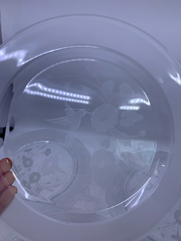 4 CRYSTAL FROSTED HUMMINGBIRD DINNER PLATES.